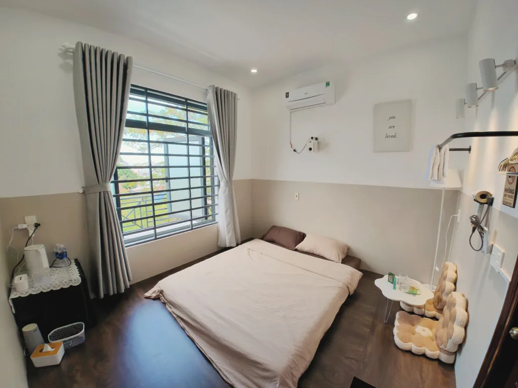 Phòng HÔM MƯA (201) — Long Hương | Là HÔM Homestay Bà Rịa