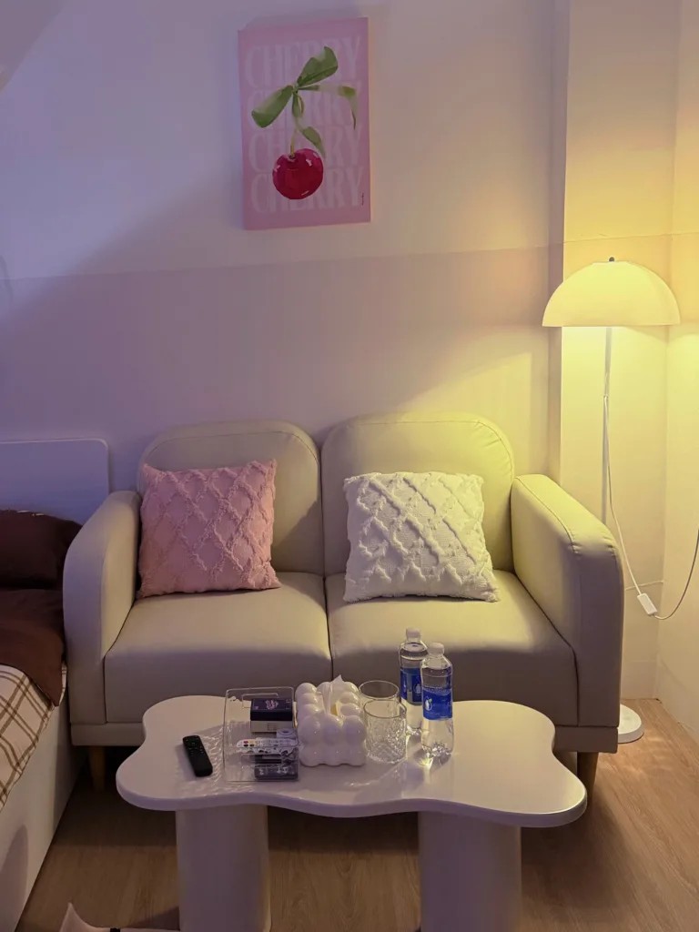 Phòng White Room (201) — Long Toàn | Là HÔM Homestay Bà Rịa — ảnh 2